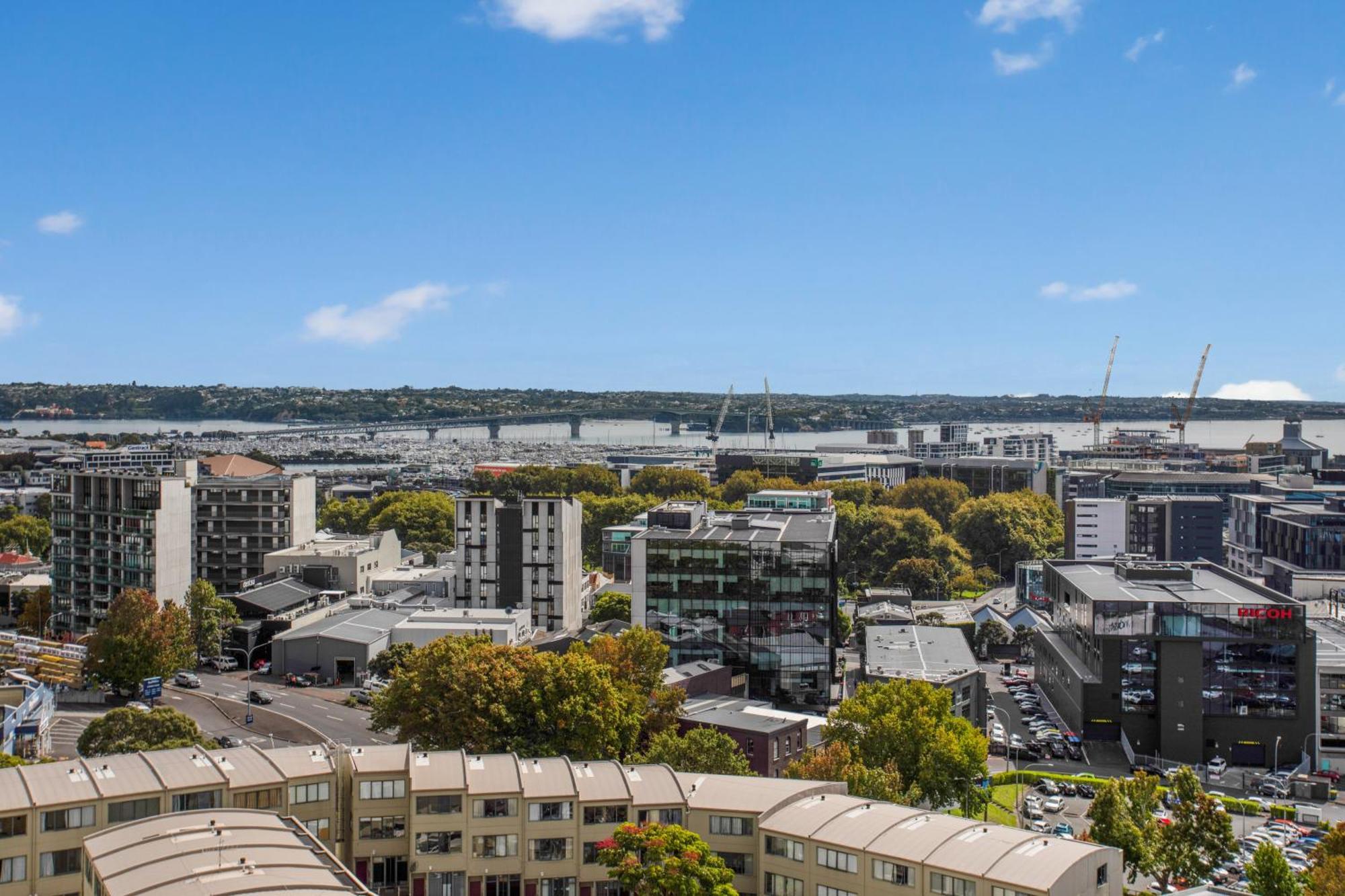 Skyline Serenade Apt With Skycity View And Parking オークランド エクステリア 写真